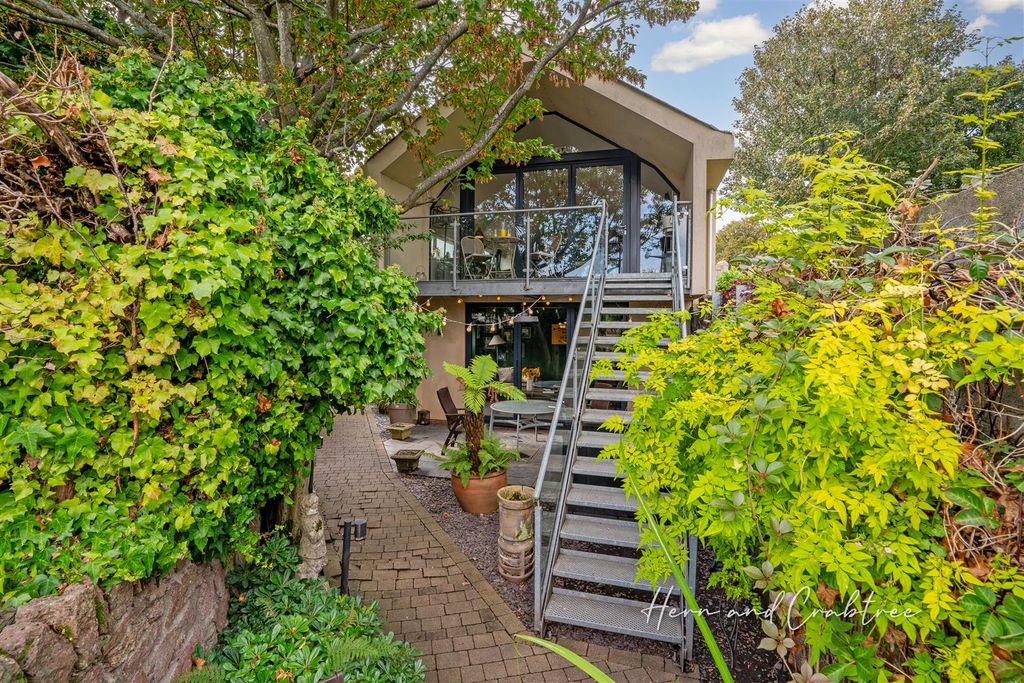 Property photo 2 of 59 Wyndham Road, Pontcanna, Herncrabtree (16).Jpg