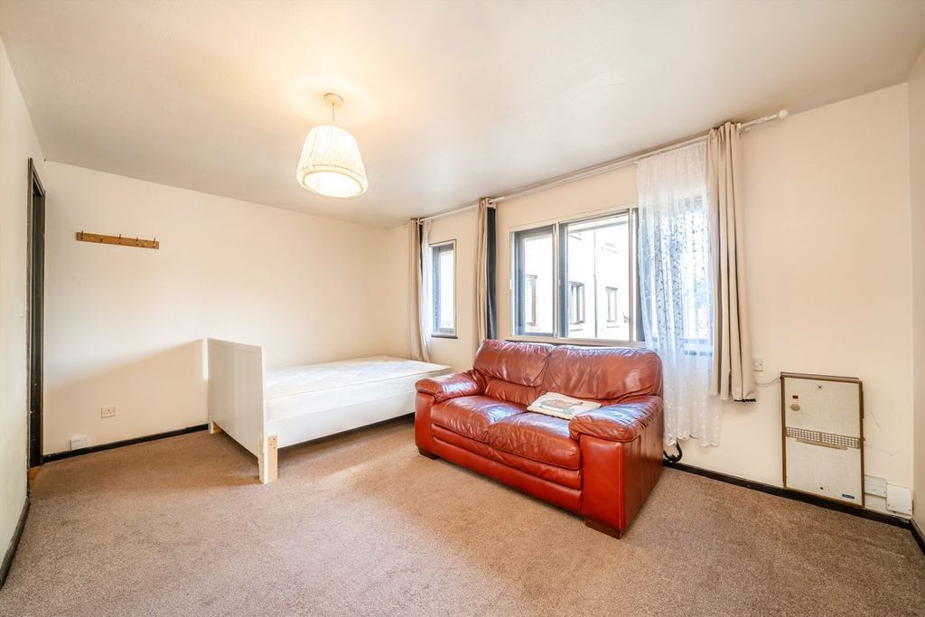 Property photo 2 of 4