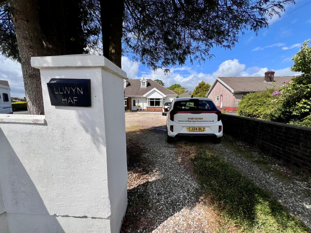 Property photo 1 of 11 Entrance