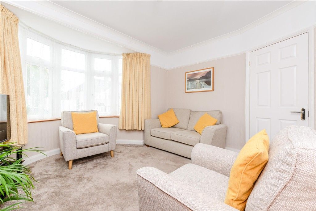 Property photo 1 of 13 Lounge