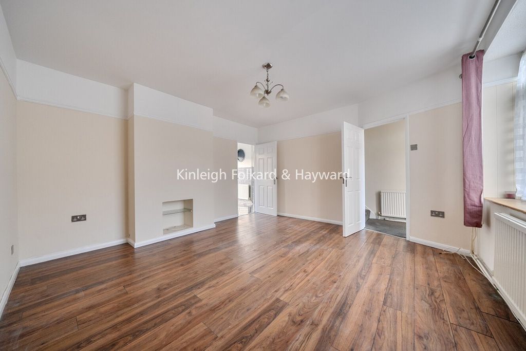 Property photo 1 of 18 Reception