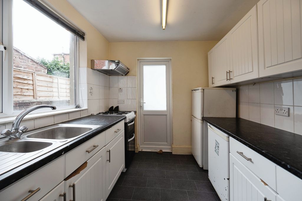 Property photo 3 of 13 Kitchen