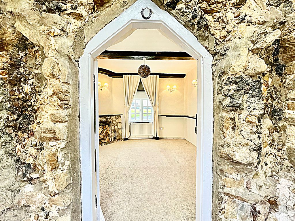 Property photo 2 of 20