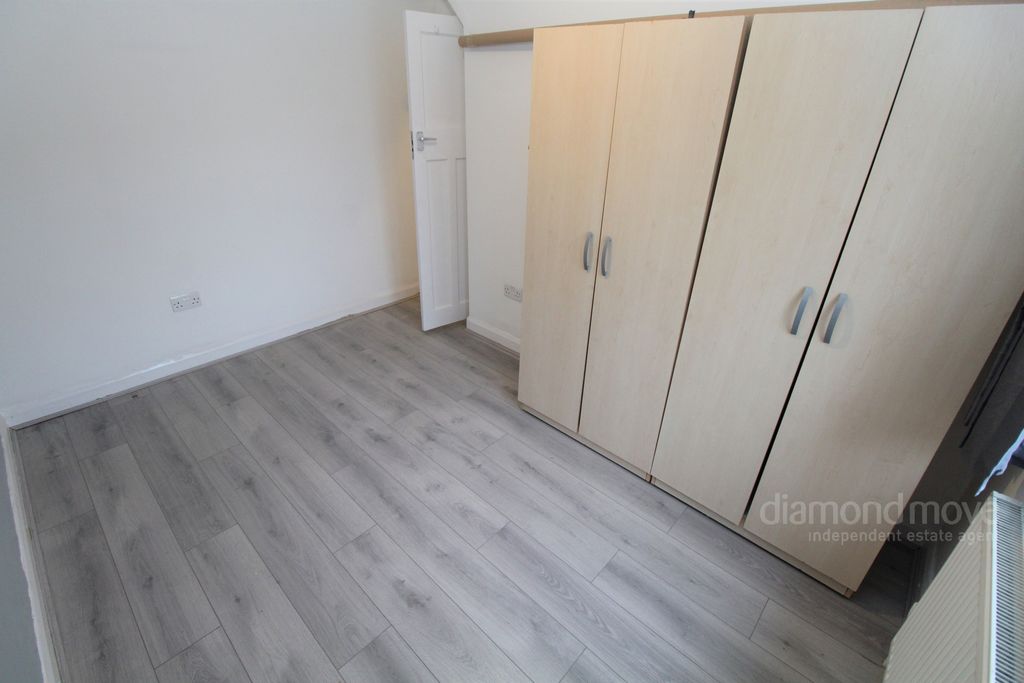 Property photo 3 of 8 Photo 7