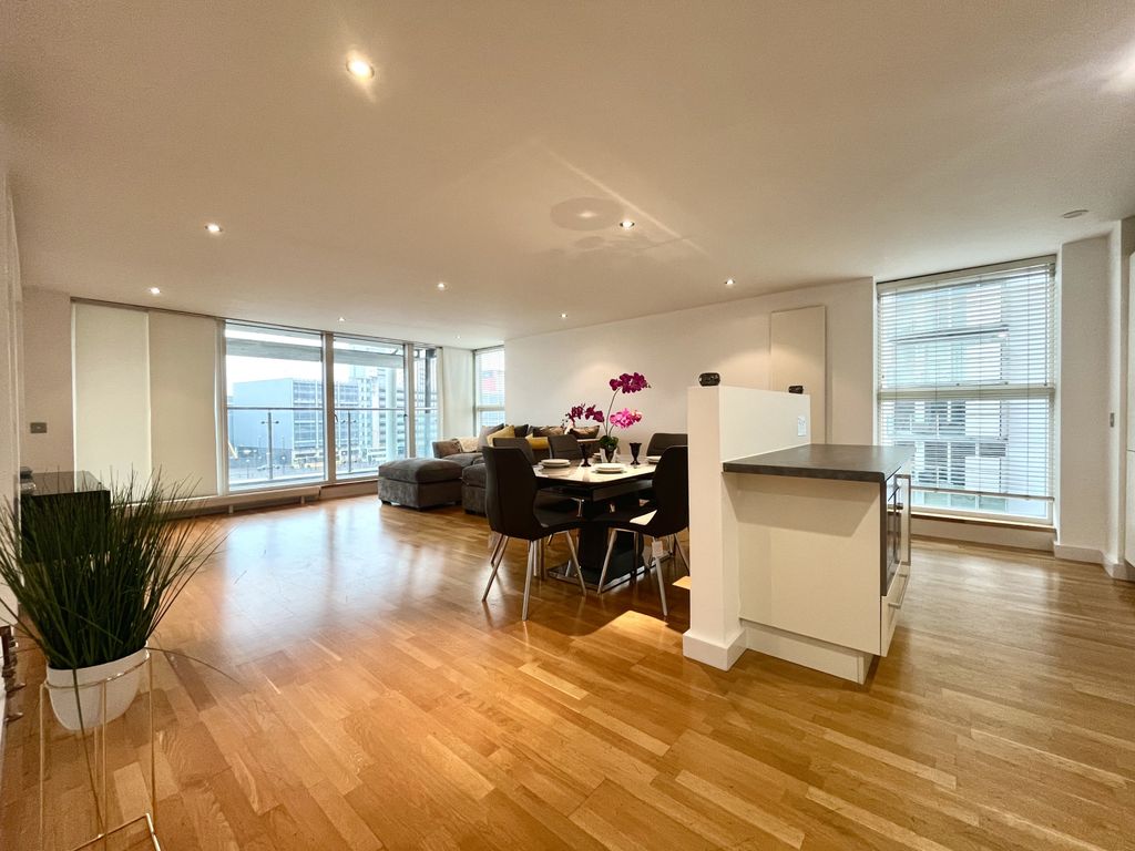 Property photo 2 of 16 Lounge