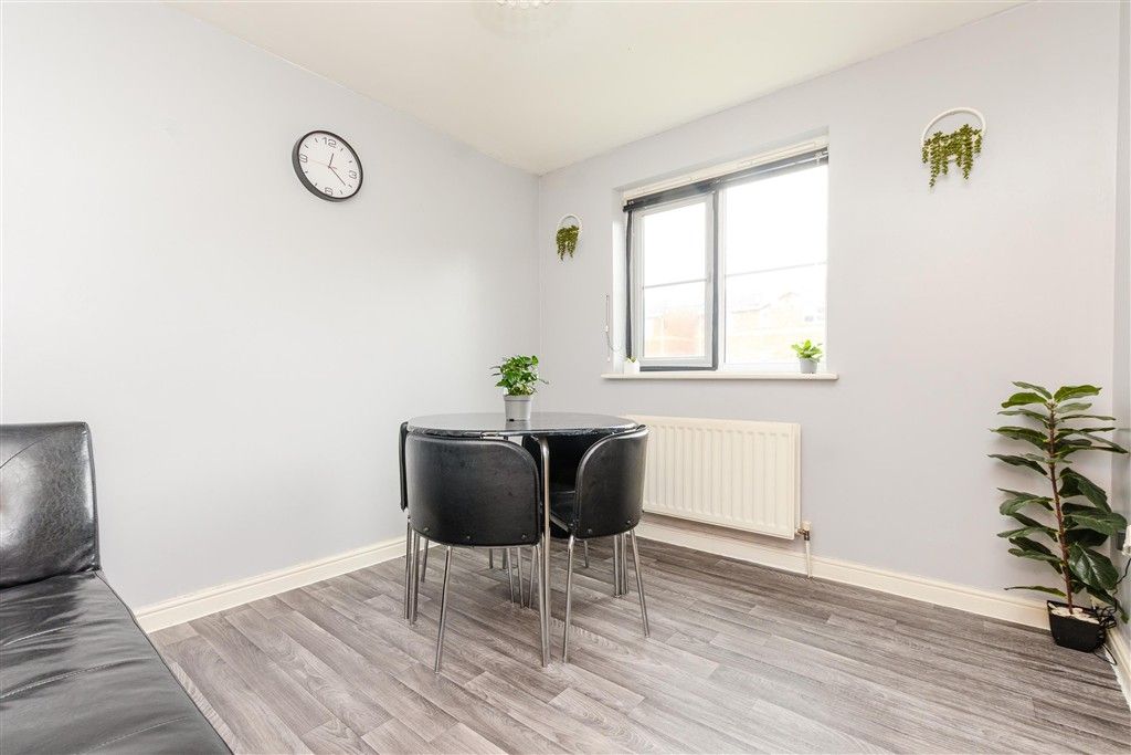 Property photo 1 of 8 Dining Area