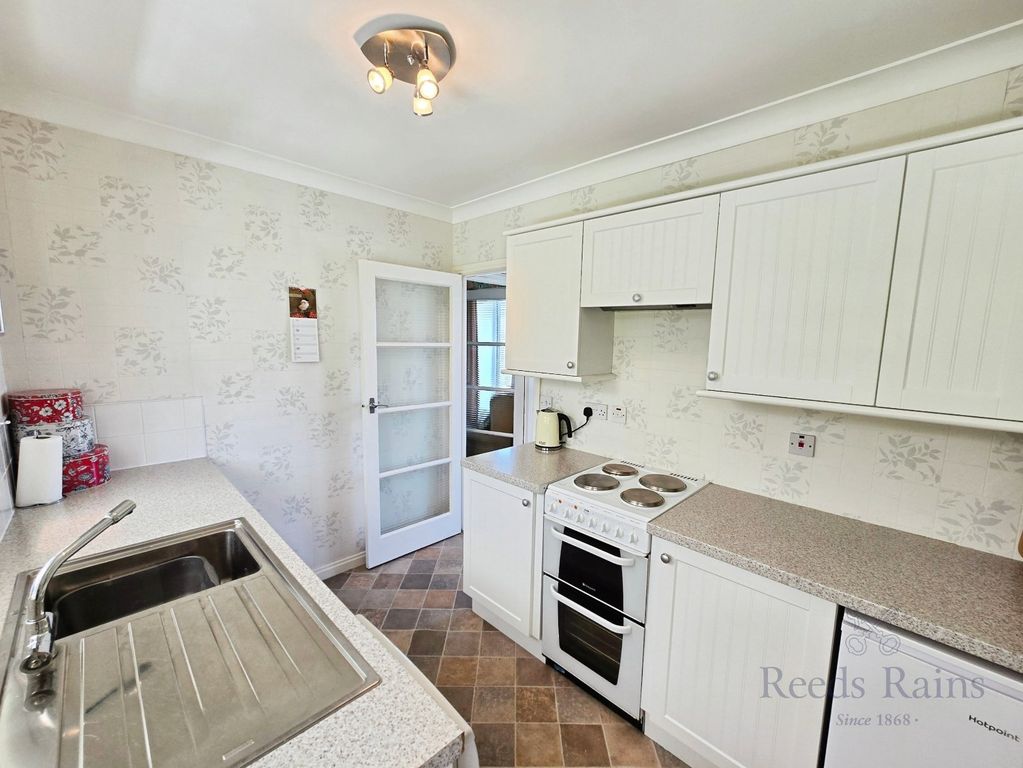 Property photo 3 of 23 Kitchen