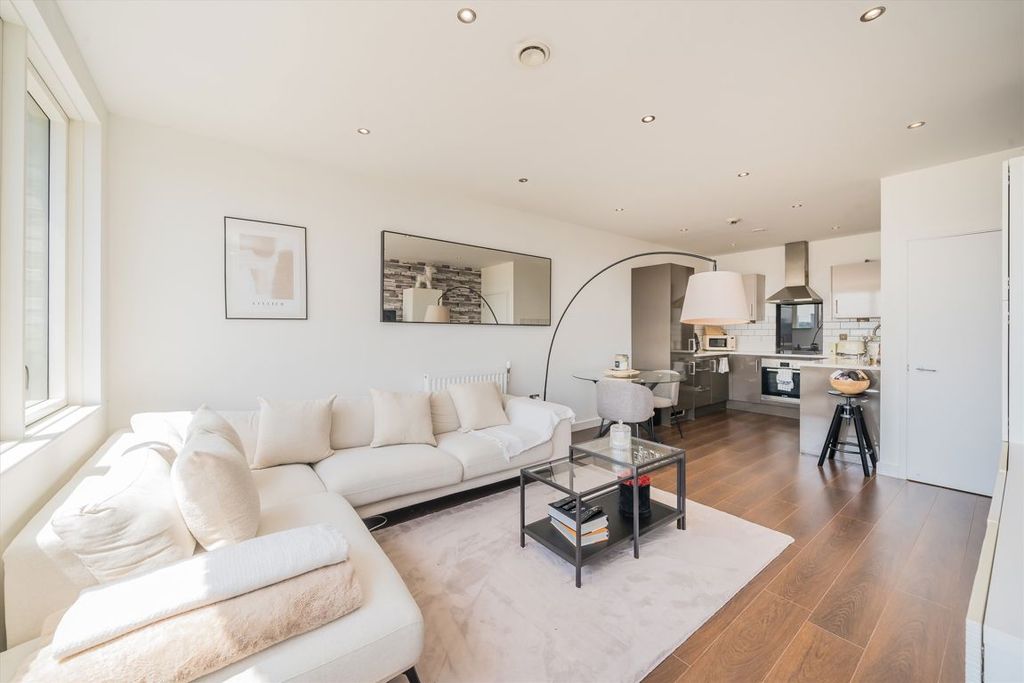 Property photo 3 of 8