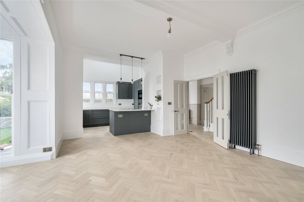 Property photo 2 of 37 Picture No. 01