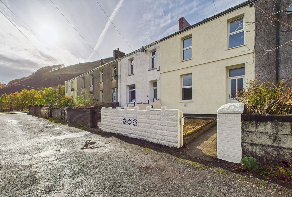 Property photo 1 of 28