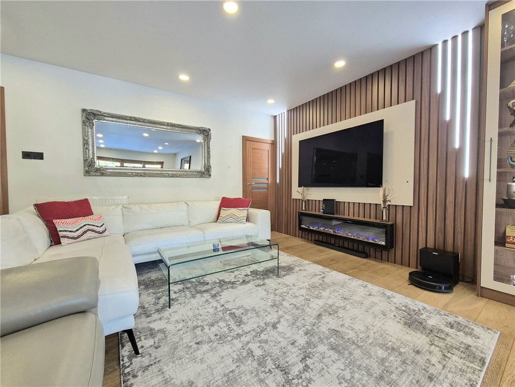 Property photo 2 of 18 Picture No. 45