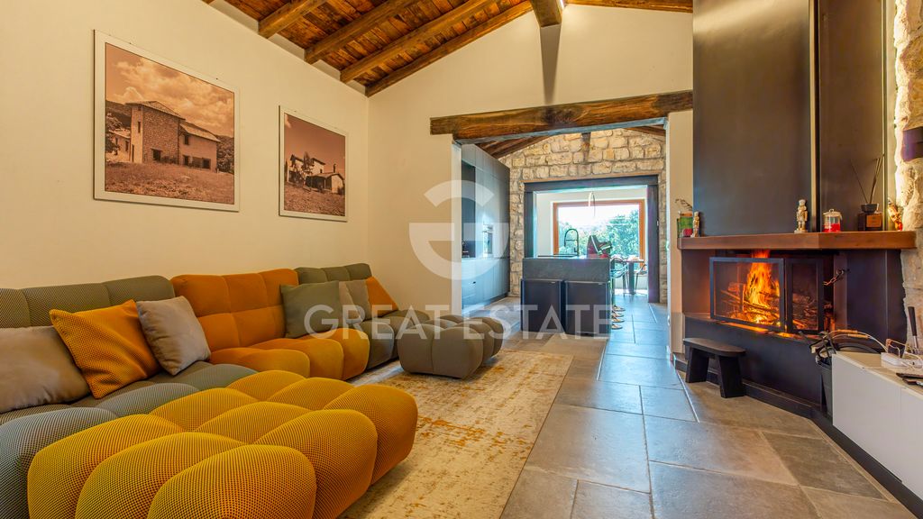Property photo 2 of 52 Interiors