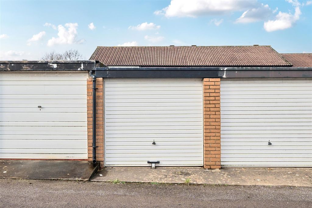Property photo 2 of 14 Garage