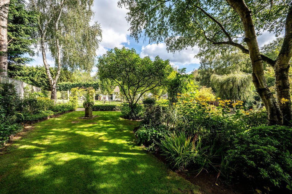 Property photo 2 of 66