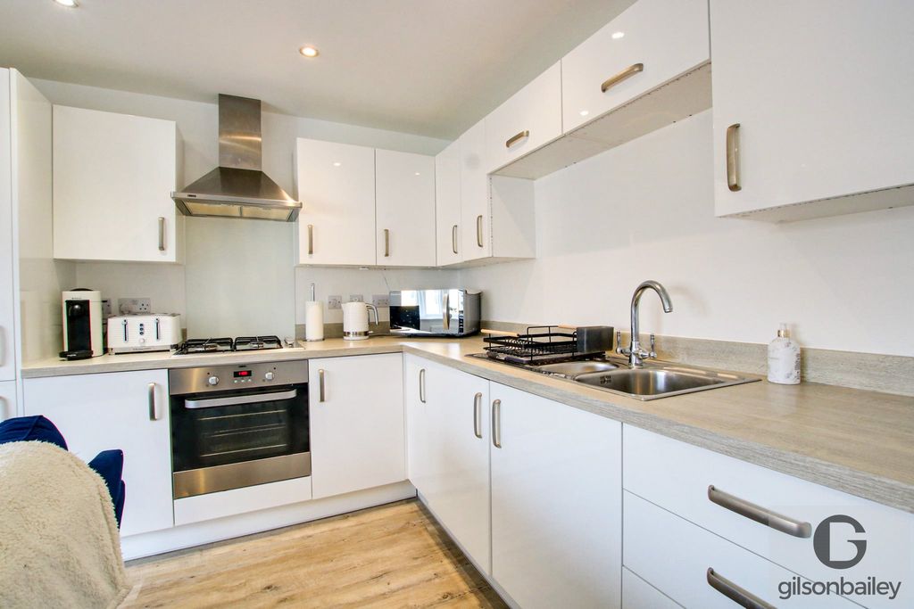 Property photo 3 of 8 Kitchen