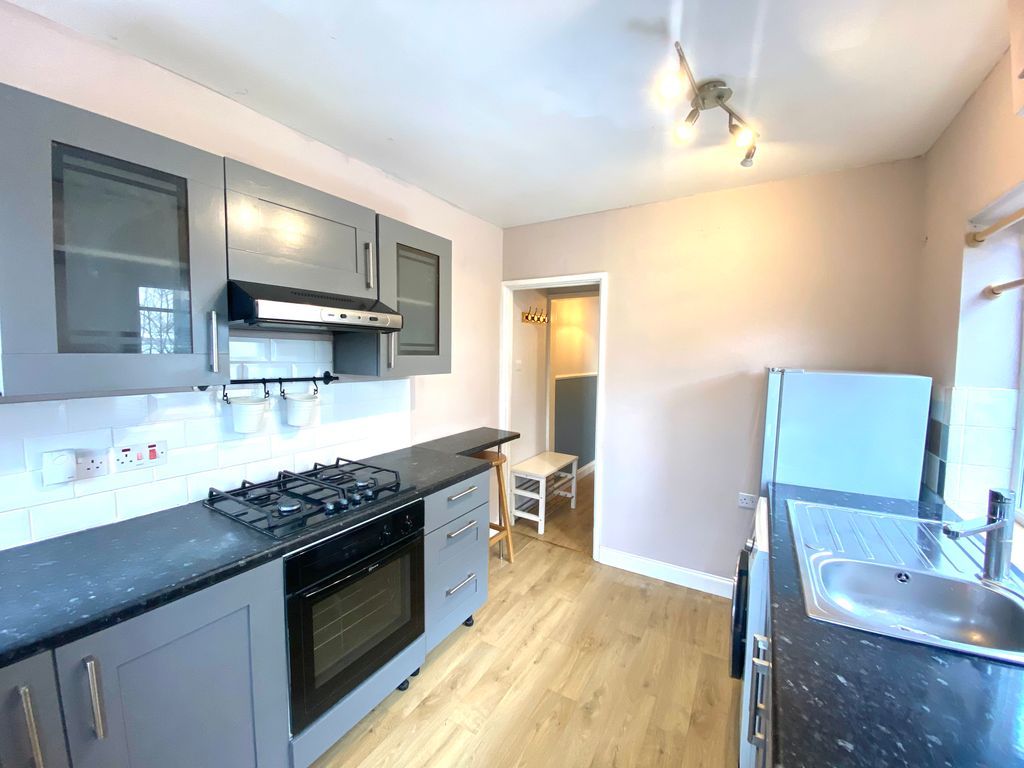 Property photo 1 of 8 Kitchen
