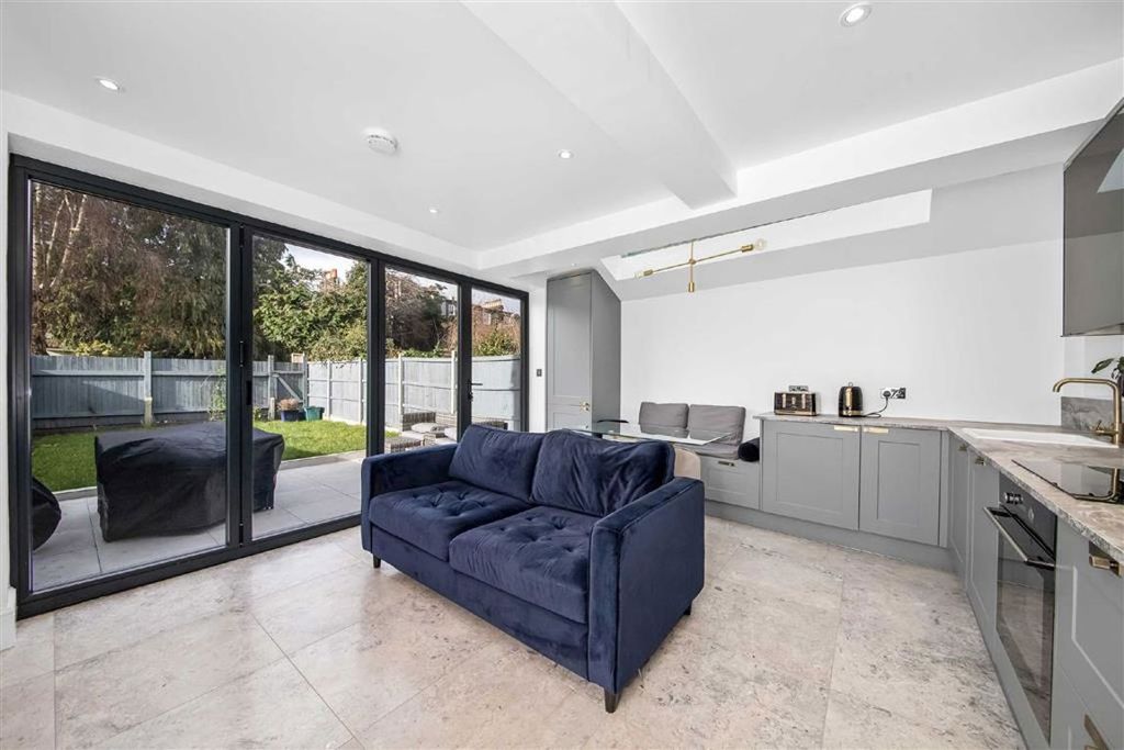 Property photo 2 of 6