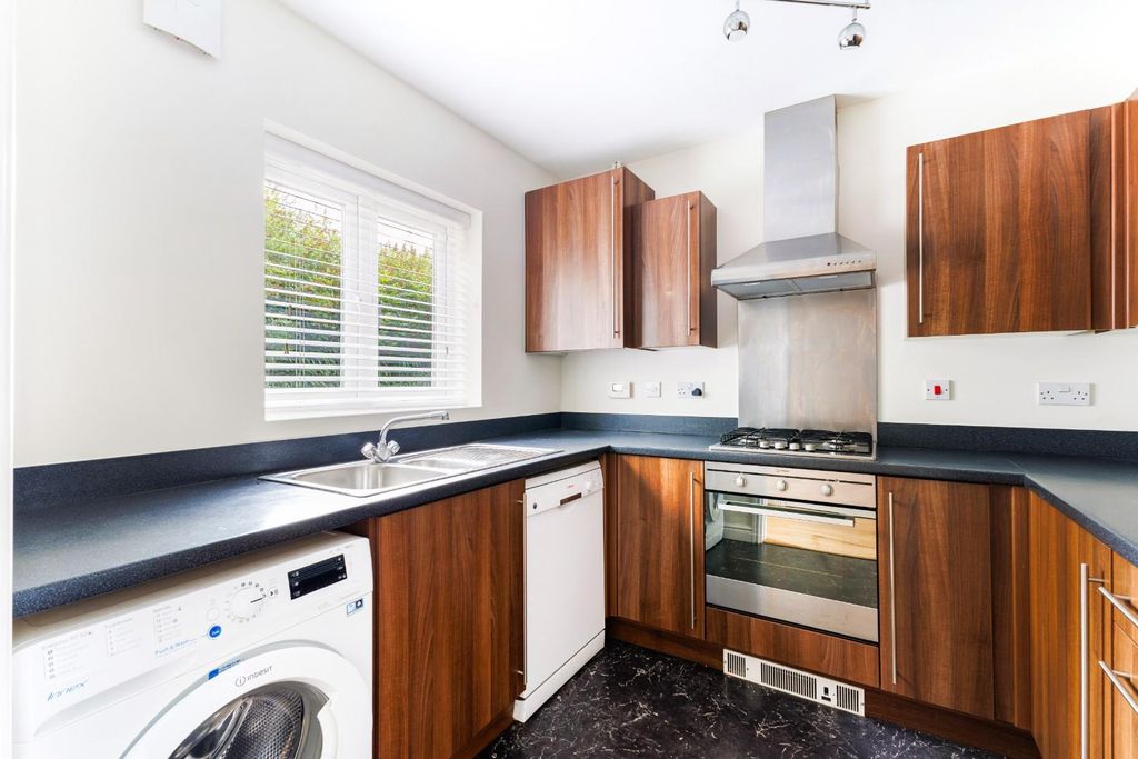 Property photo 3 of 21 96915_16 Osmund Walk Old Sarum  (13).Jpg