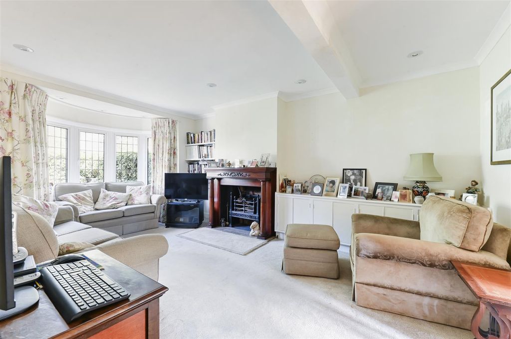 Property photo 2 of 26 Copse Edge, 22- (4).Jpg