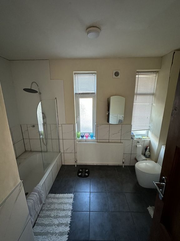 Property photo 3 of 5 Bright, Modern Bathroom With A Full-Size Bathtub A...