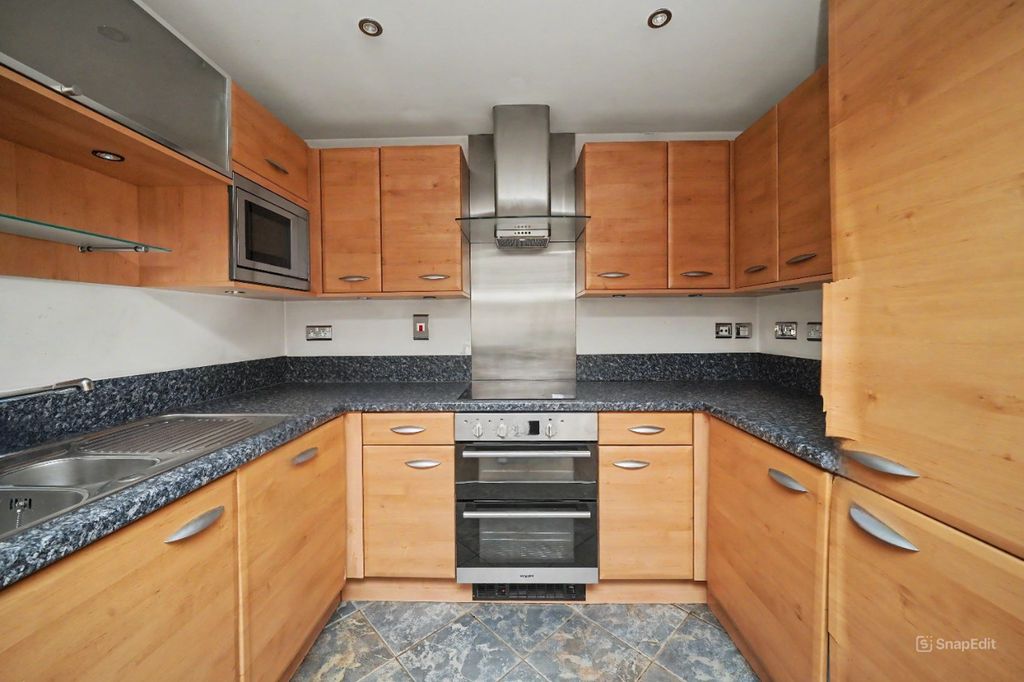 Property photo 2 of 9 Flat 1, Bramber House, Royal Quarter, Kingston Upon Thames Kt2 5Bu