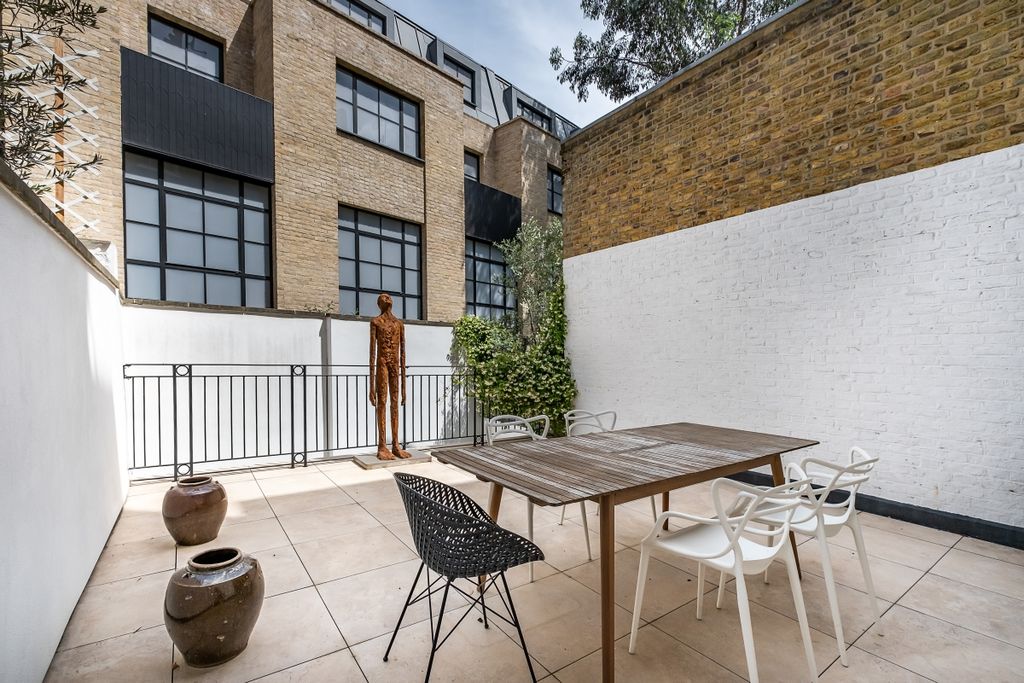 Property photo 3 of 40 Terrace