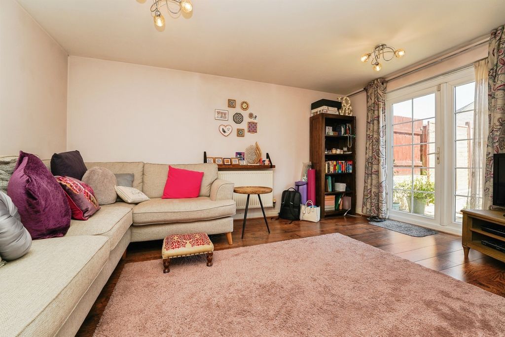 Property photo 2 of 9