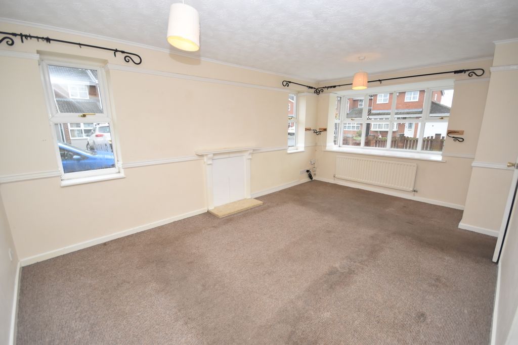 Property photo 3 of 16 Lounge