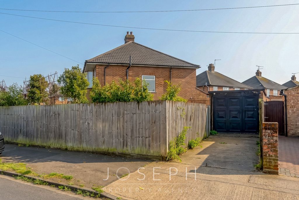 Property photo 2 of 23