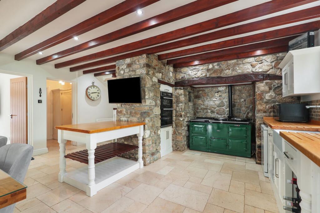 Property photo 3 of 27