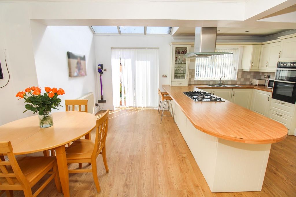 Property photo 2 of 12 Img_8208.Jpg