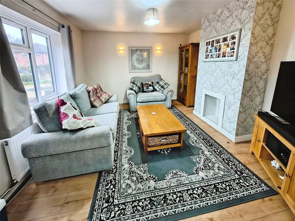 Property photo 2 of 11 Lounge