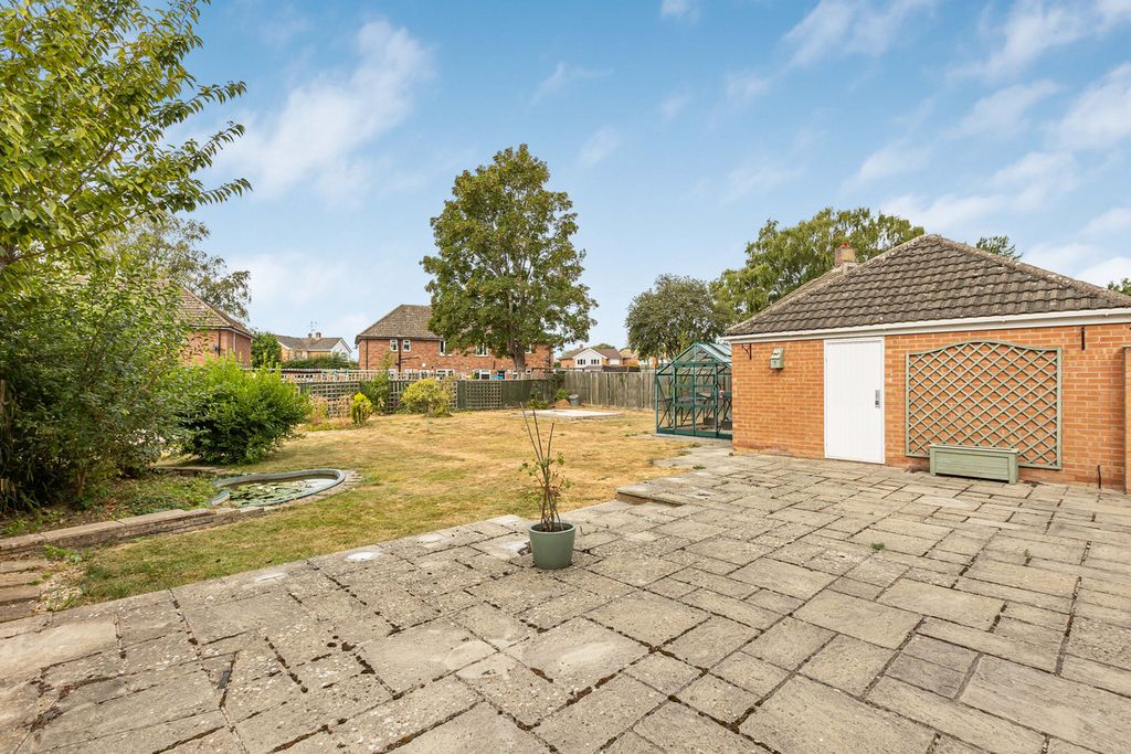 Property photo 2 of 33