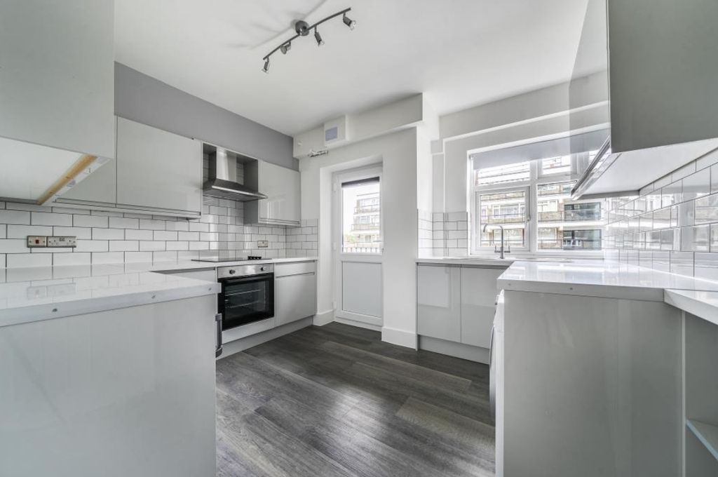 Property photo 1 of 9 Kitchen