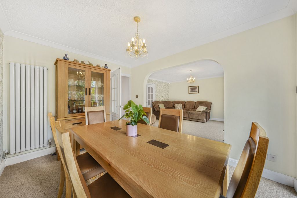 Property photo 1 of 32