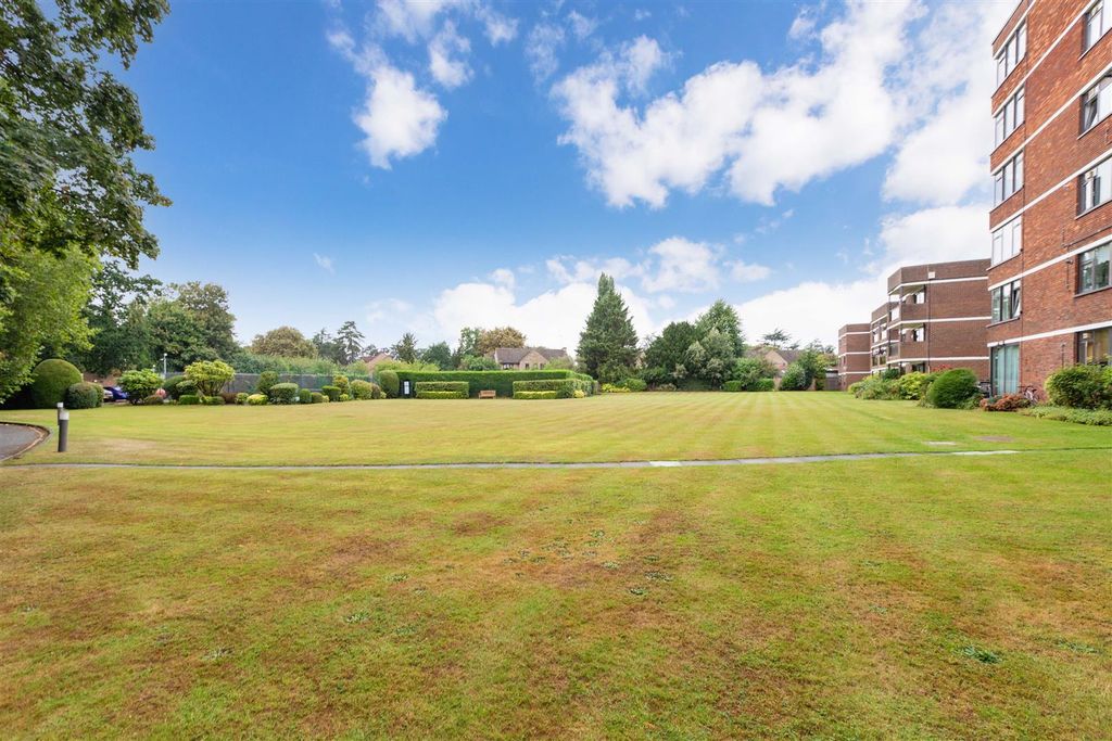 Additional image 8 of 2 bed flat for saleWoodhurst South Ray Mead Road, Maidenhead SL6