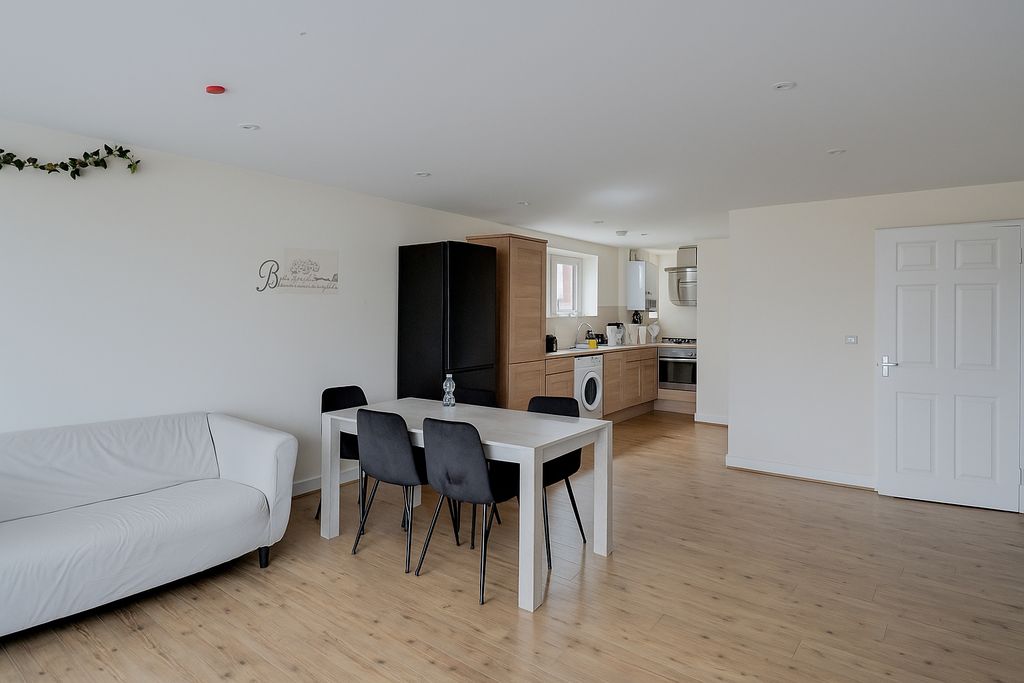 Property photo 2 of 10 Living / Dining Room