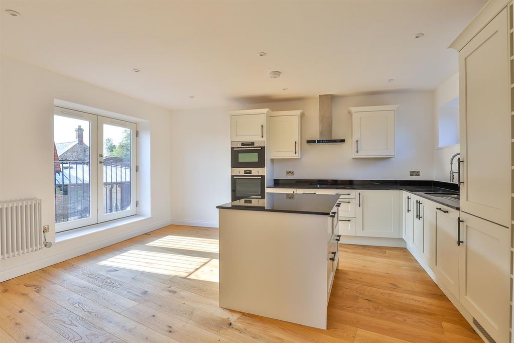 Property photo 2 of 18 Kitchen