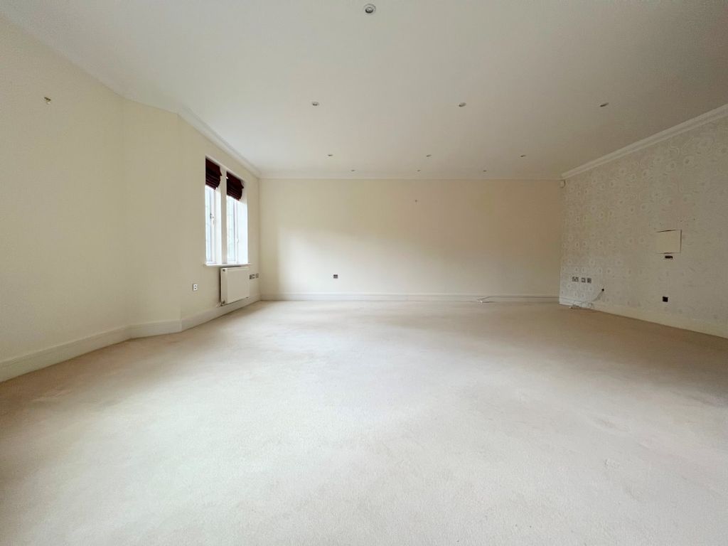 Property photo 3 of 12 Gallery