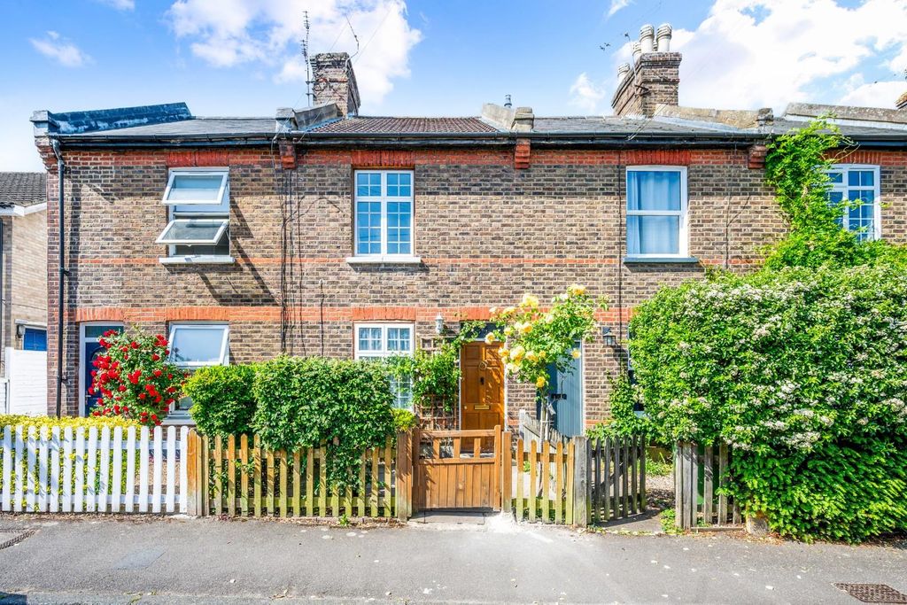 Property photo 1 of 14 Albert Road