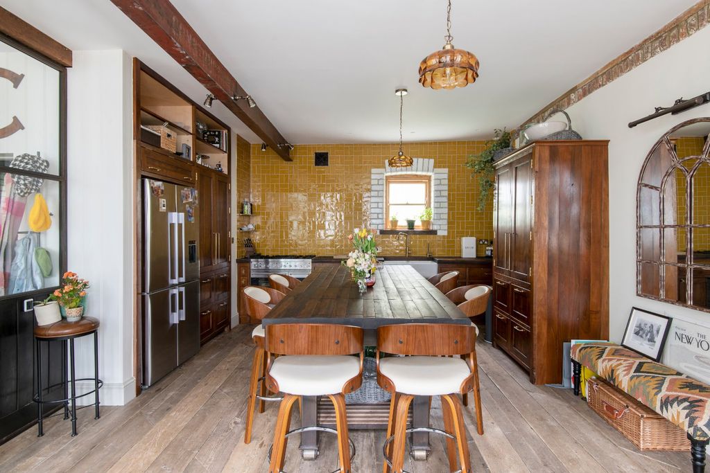 Property photo 3 of 21 Ground Floor