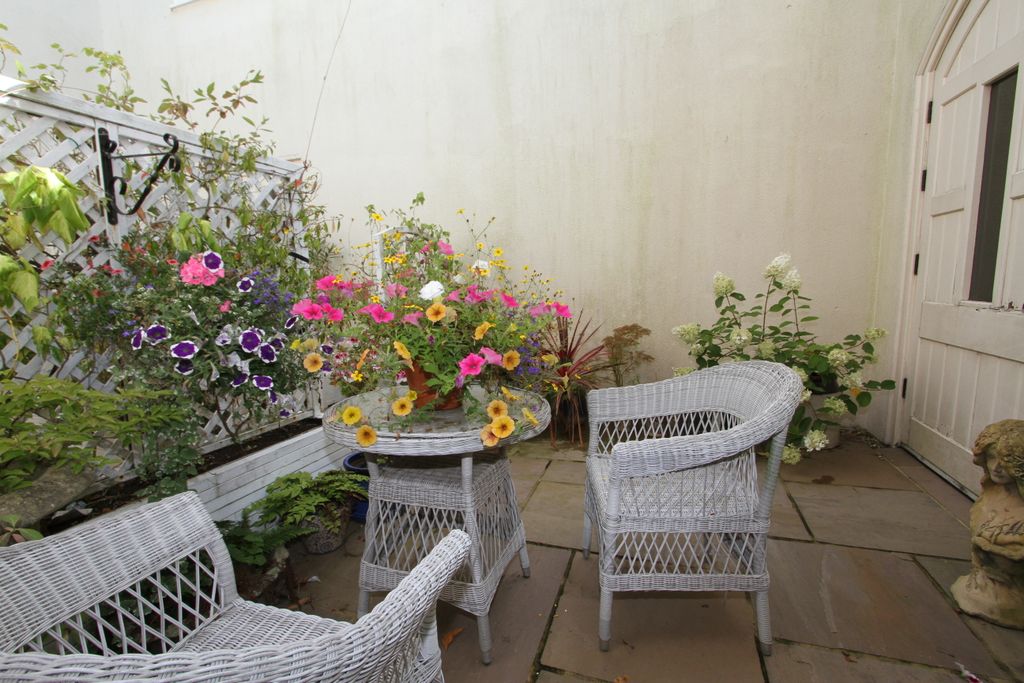 Property photo 2 of 22