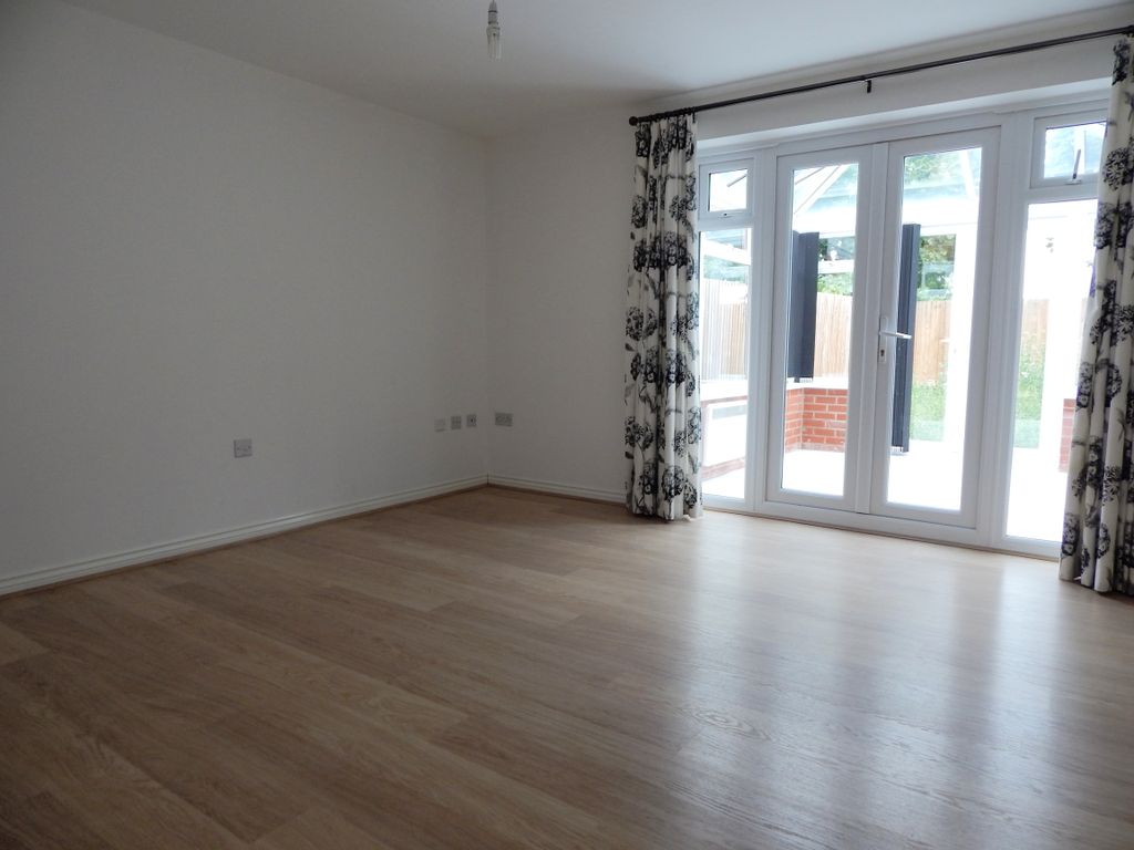 Property photo 3 of 11 Living Room