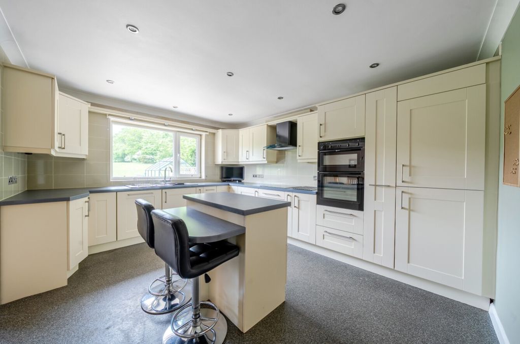 Property photo 3 of 28 34-681Df520938Dd-1289451-Arw-34