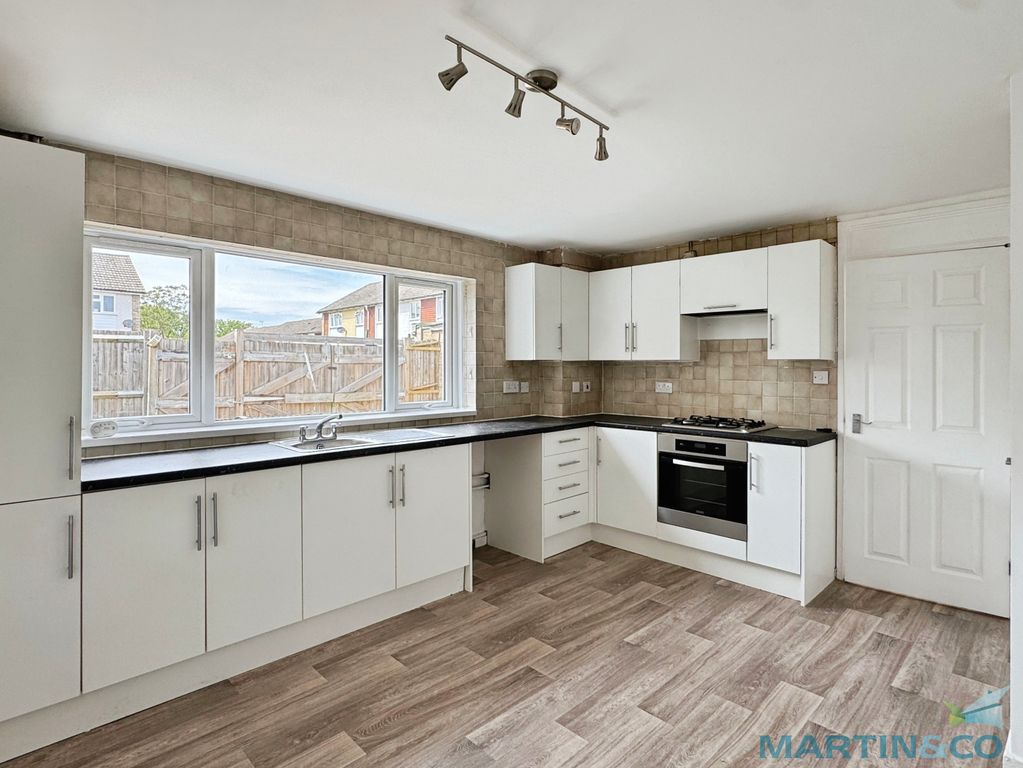 Property photo 2 of 11 9376A06d-9-4A42-B462-E246F309D4F0-2453-000000Db1D5