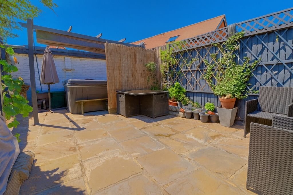 Property photo 2 of 18 Picture No. 28