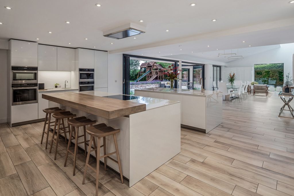 Property photo 2 of 36 Kitchen/Living/Diner