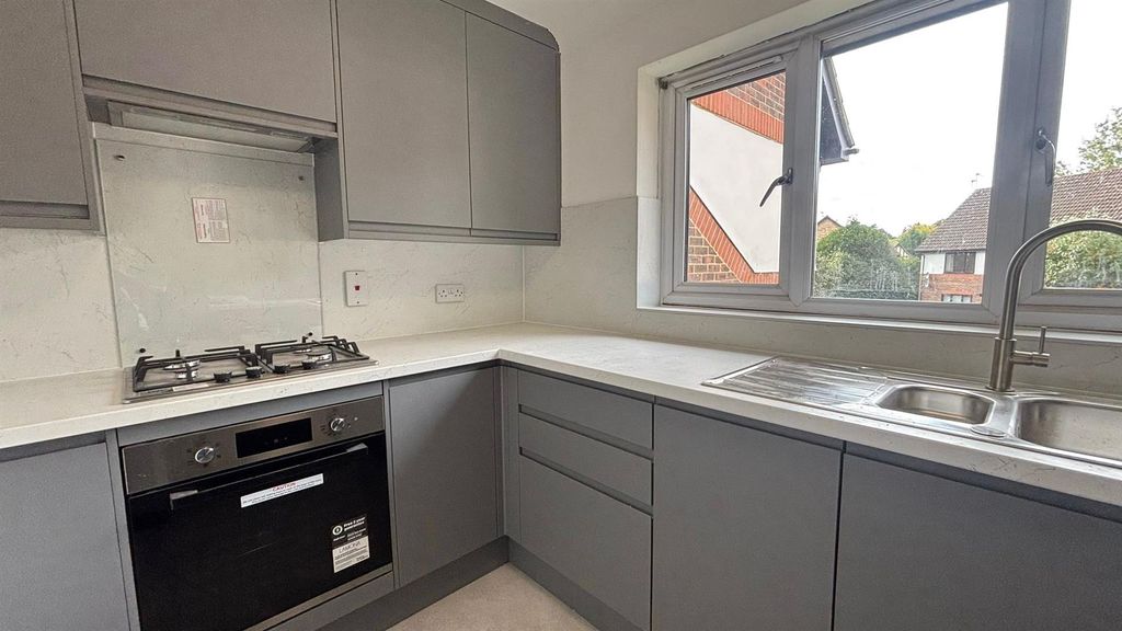 Property photo 3 of 8 Kicthen 2 .Jpg