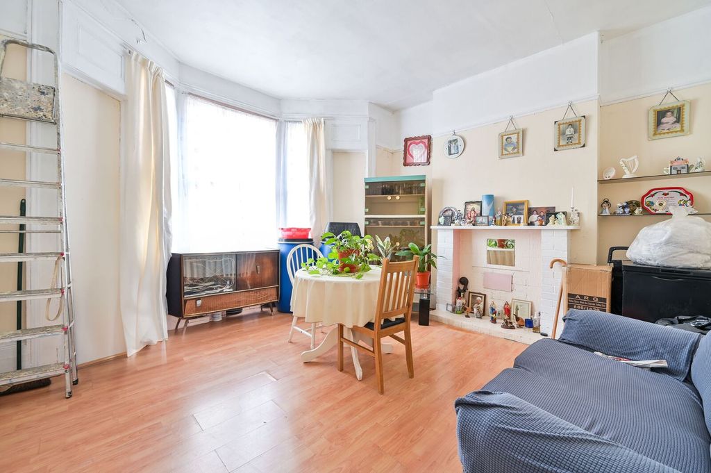 Property photo 3 of 11
