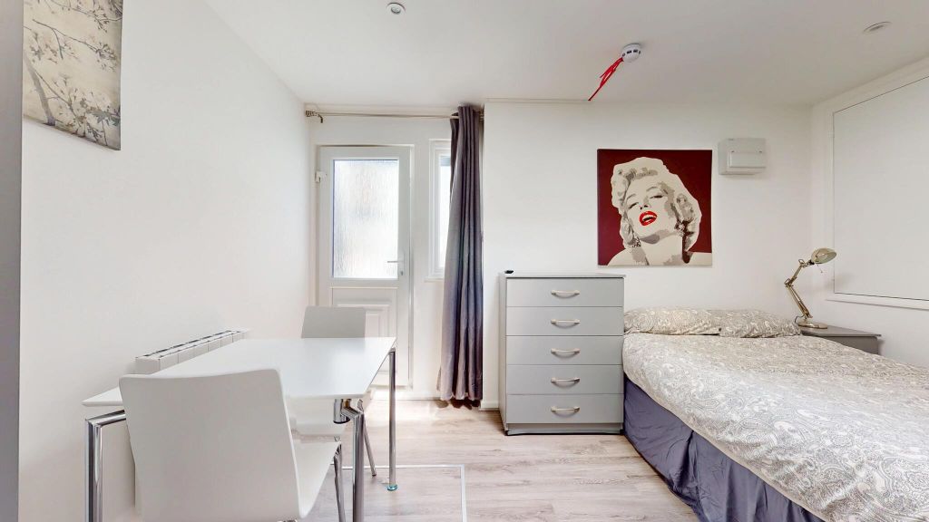 Property photo 2 of 7